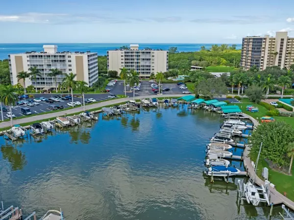 3 Bluebill AVE #206, Naples, FL 34108