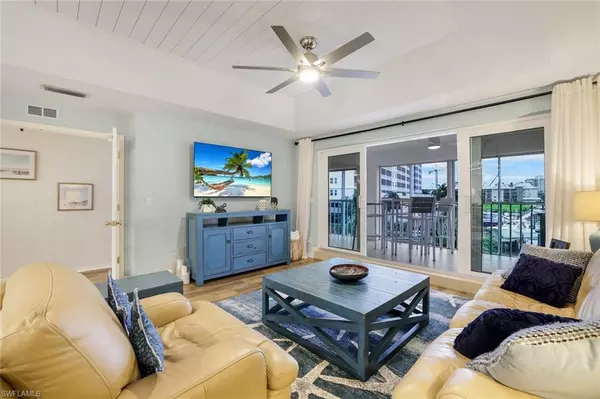 9101 Vanderbilt DR #1-302, Naples, FL 34108