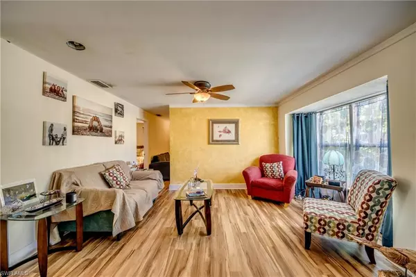 North Fort Myers, FL 33903,5905 Untermeyer CT