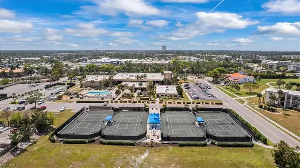 Fort Myers, FL 33907,1740 Pine Valley DR #211