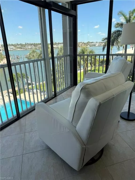Naples, FL 34103,2880 Gulf Shore BLVD N #404