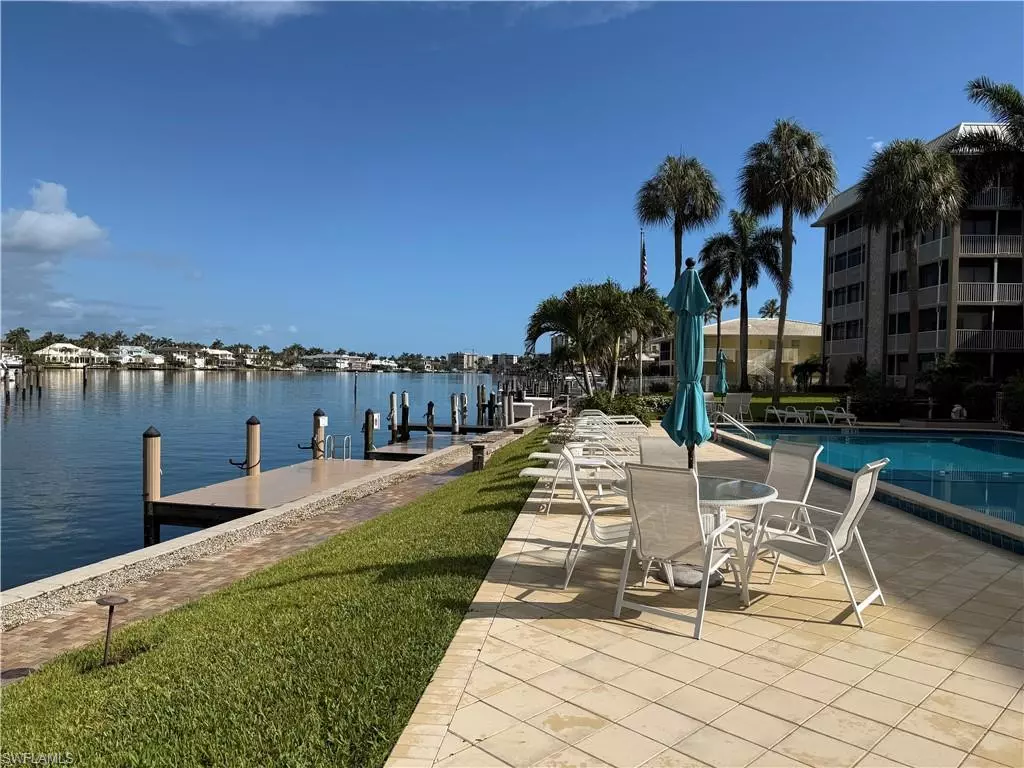 Naples, FL 34103,2880 Gulf Shore BLVD N #404