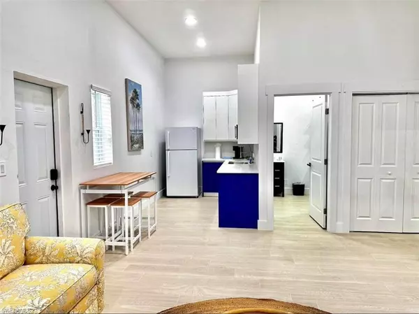 2881 Santa Barbara BLVD, Naples, FL 34116