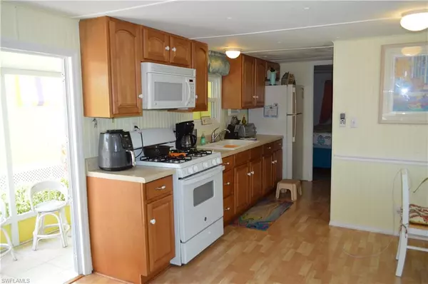 Goodland, FL 34140,414 Papaya ST #C