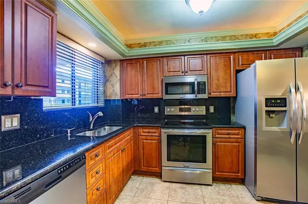 Fort Myers, FL 33901,2121 Collier AVE #316