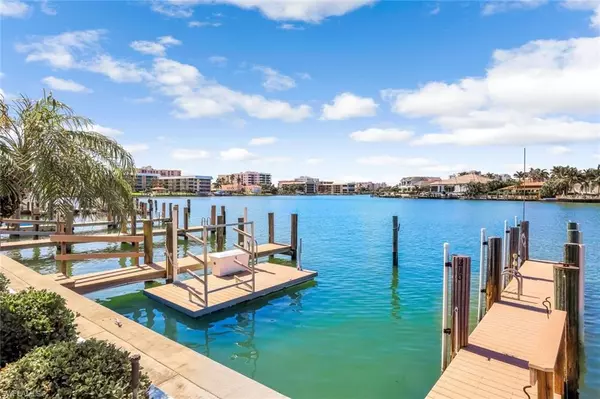 Naples, FL 34103,333 Harbour DR #201