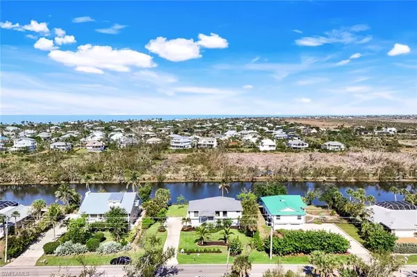 Sanibel, FL 33957,647 Rabbit RD