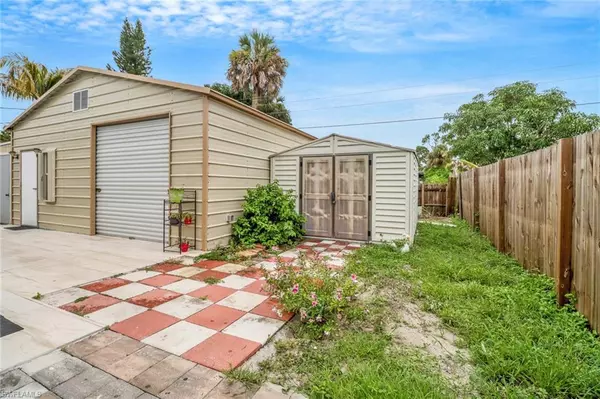 Naples, FL 34112,4617 Lombardy LN