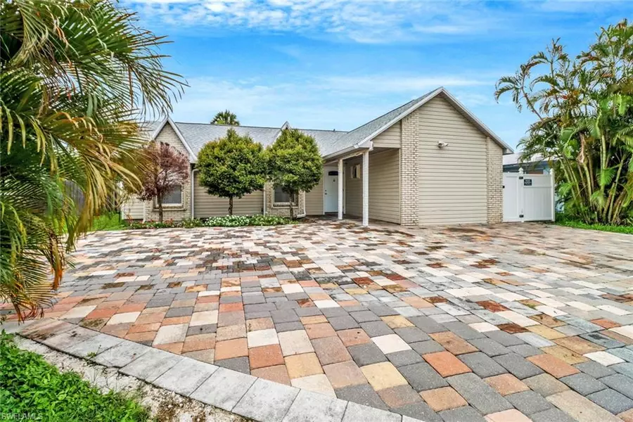 4617 Lombardy LN, Naples, FL 34112