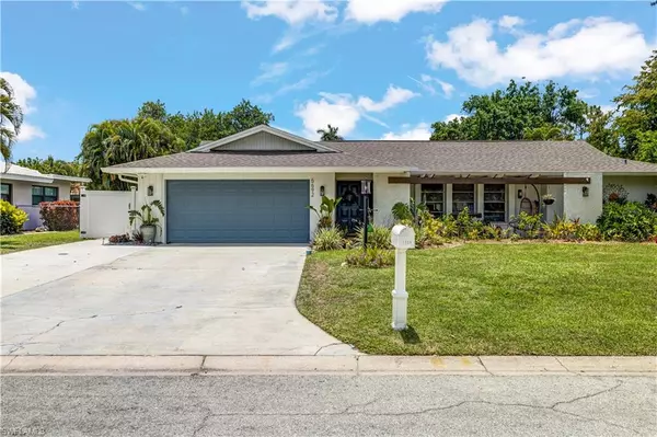 5692 Eichen CIR W, Fort Myers, FL 33919