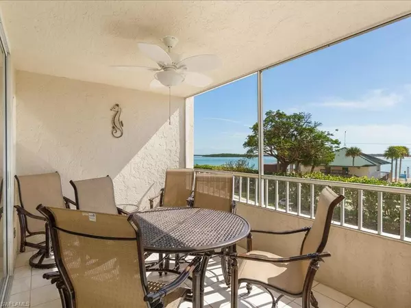 Marco Island, FL 34145,901 Collier CT #5-205