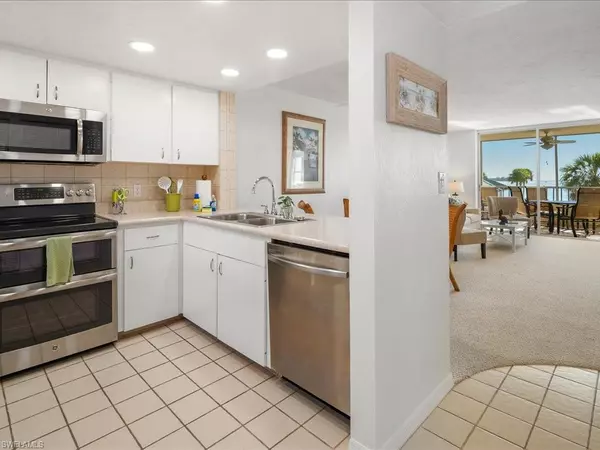 Marco Island, FL 34145,901 Collier CT #5-205