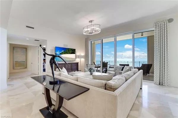 Marco Island, FL 34145,970 Cape Marco DR #2105