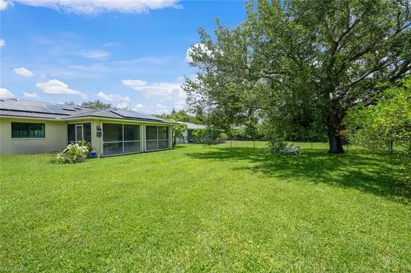 Naples, FL 34120,725 Grove DR