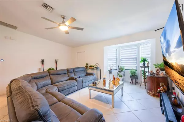 Naples, FL 34120,725 Grove DR
