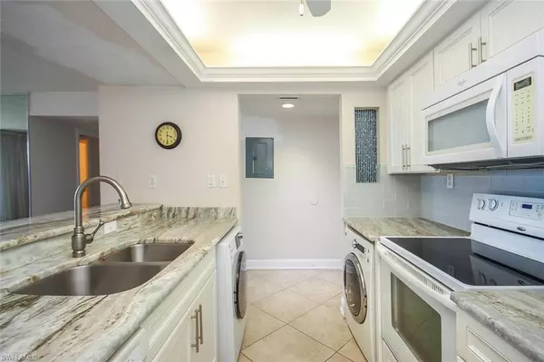 Sanibel, FL 33957,1501 Middle Gulf DR #402H
