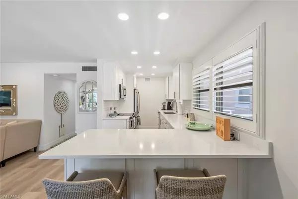 Naples, FL 34102,1910 Gulf Shore BLVD N #204