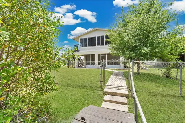 North Fort Myers, FL 33917,1106 Harbor DR