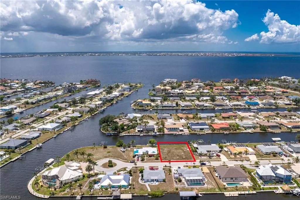 Port Charlotte, FL 33952,275 Stebbins TER SE