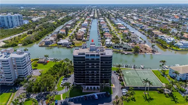 11030 Gulf Shore DR #901, Naples, FL 34108