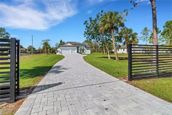 Naples, FL 34117,739 23rd ST SW