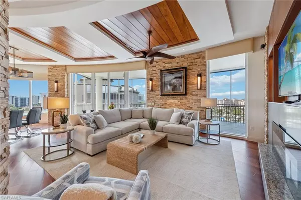 Naples, FL 34110,13675 Vanderbilt DR #PH 1105