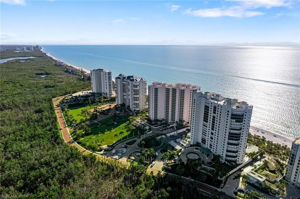 Naples, FL 34108,8473 Bay Colony DR #403