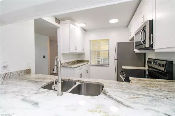 Naples, FL 34112,2566 Kings Lake BLVD #104
