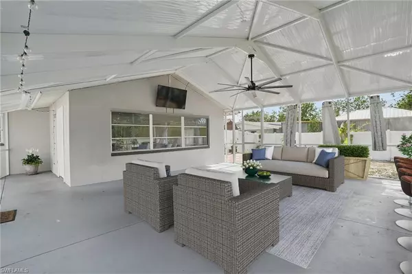 426 Chestnut Ave NW, Port Charlotte, FL 33952