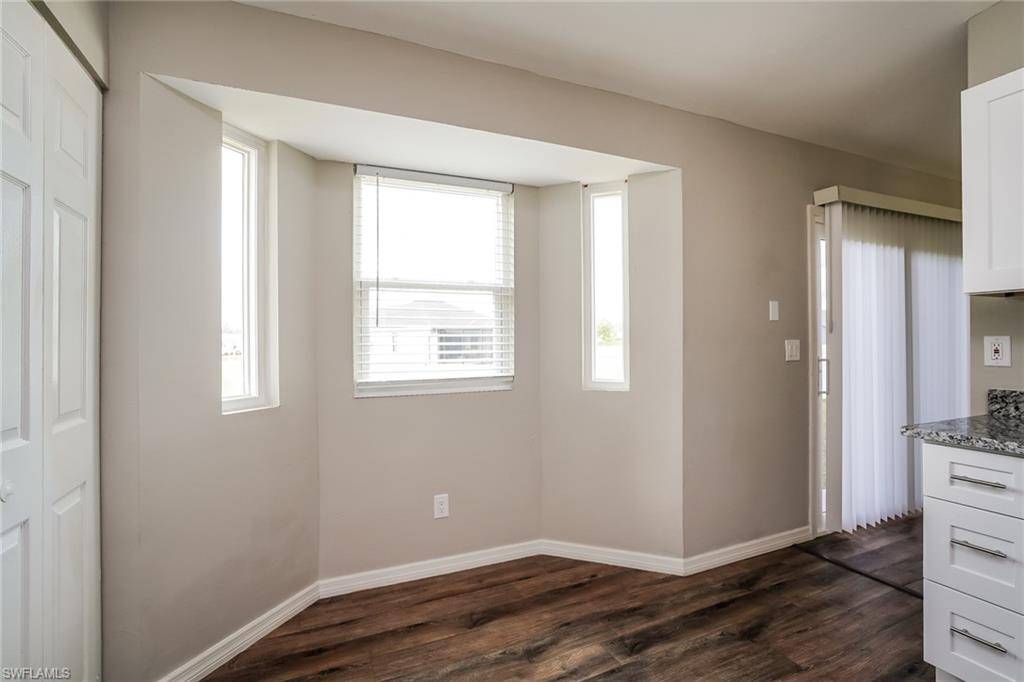 Cape Coral, FL 33991,902 SW 11th CT