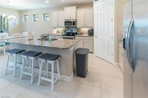 Naples, FL 34110,16366 BARCLAY CT