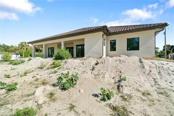 Naples, FL 34120,721 Golden Gate BLVD W