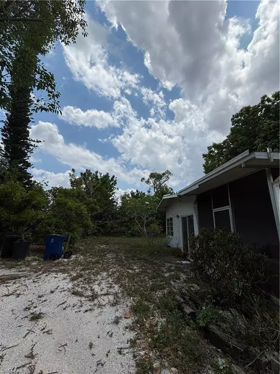 North Fort Myers, FL 33917,8126 Everhart DR