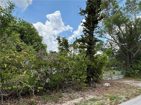 North Fort Myers, FL 33917,8126 Everhart DR