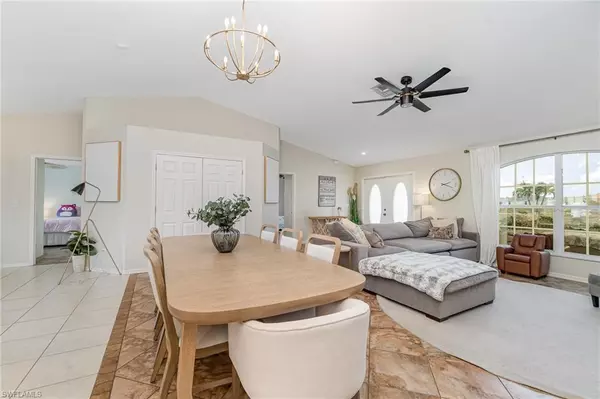 Fort Myers, FL 33913,879 Rue Labeau CIR