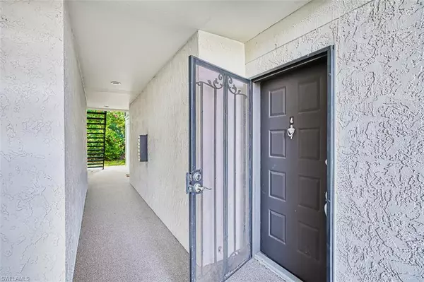 Fort Myers, FL 33919,8061 S Woods CIR #4