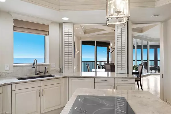 Naples, FL 34108,8473 Bay Colony DR #801