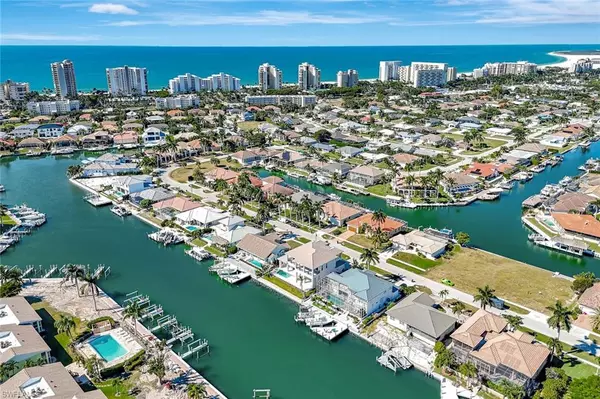 Marco Island, FL 34145,860 Banyan CT