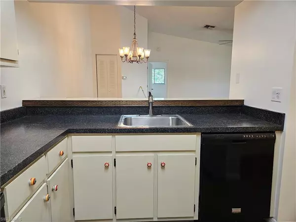 Fort Myers, FL 33919,14831 Summerlin Woods DR #6