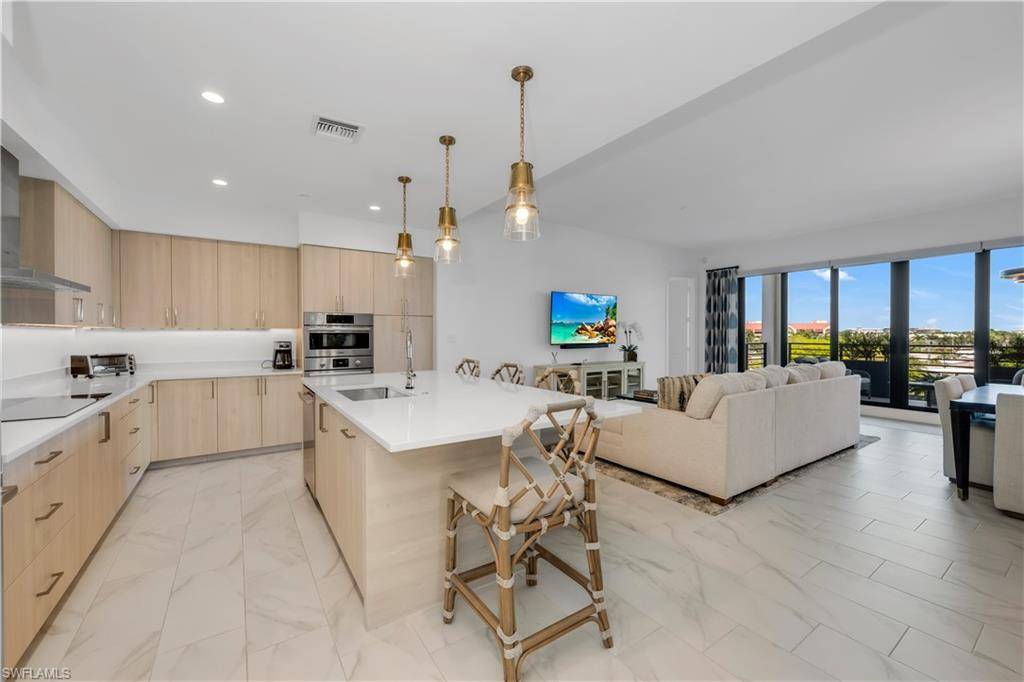 Naples, FL 34102,1115 Central AVE #547
