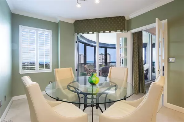 Naples, FL 34108,8990 Bay Colony DR #1002