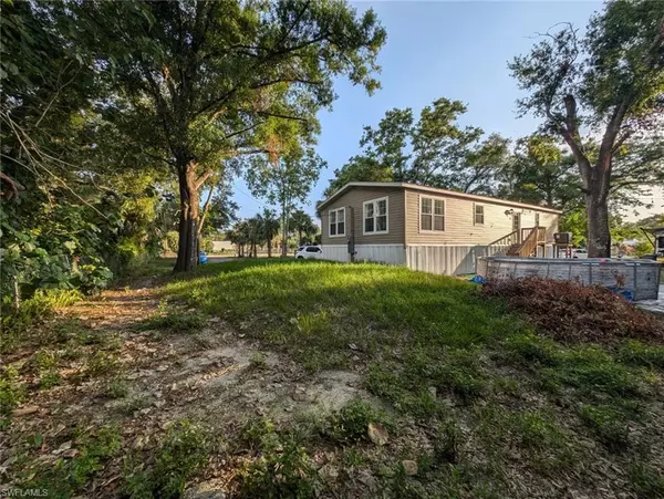 North Fort Myers, FL 33917,2170 Bahia LN