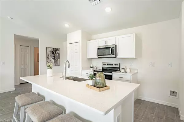 Cape Coral, FL 33993,909 NW 30th ST