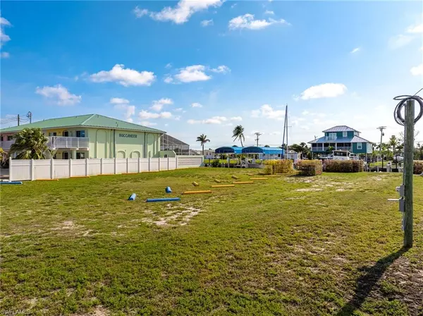 Other, FL 33956,3227 Stringfellow RD