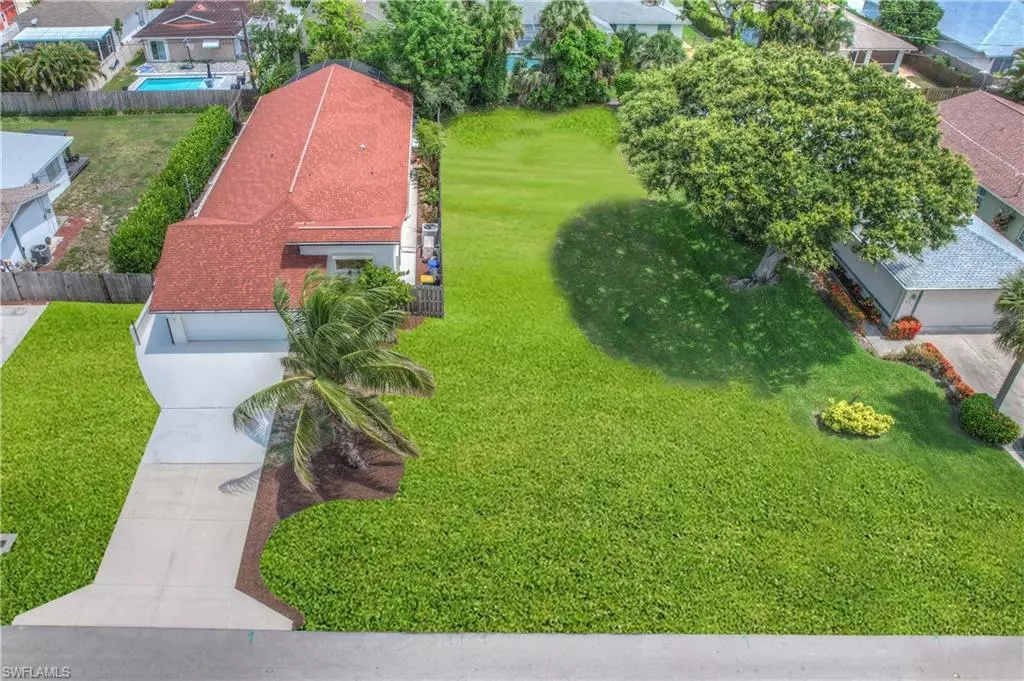 Naples, FL 34108,663 110th AVE N