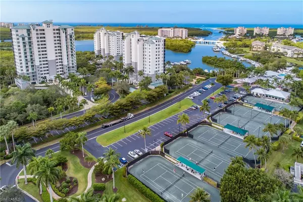 Naples, FL 34110,430 Cove Tower DR #501