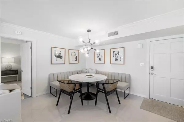 Naples, FL 34103,2600 Gulf Shore BLVD N #54