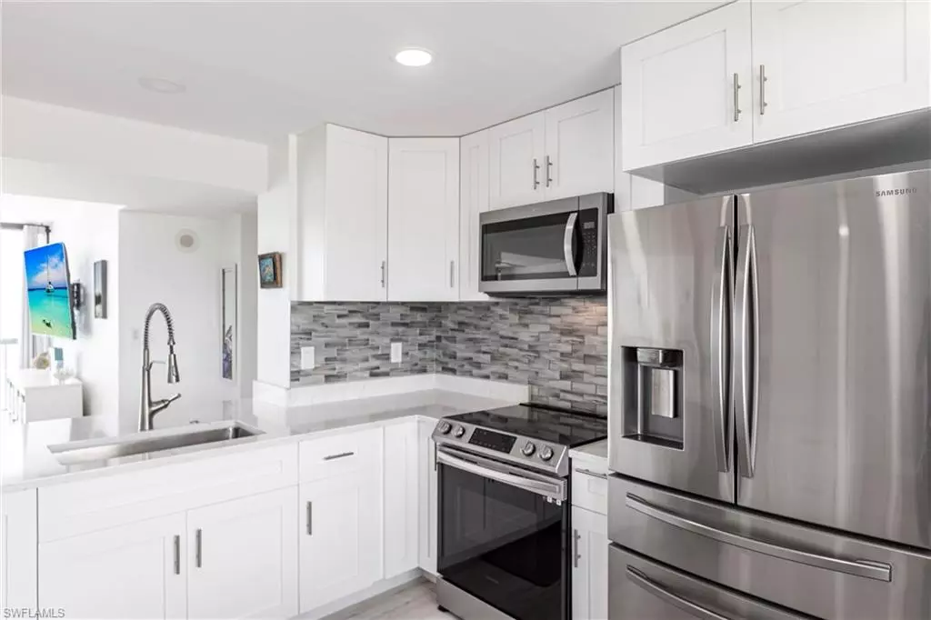 Bonita Springs, FL 34134,26300 Hickory BLVD #906