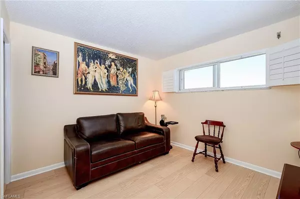 Naples, FL 34102,1100 8th AVE S #309C