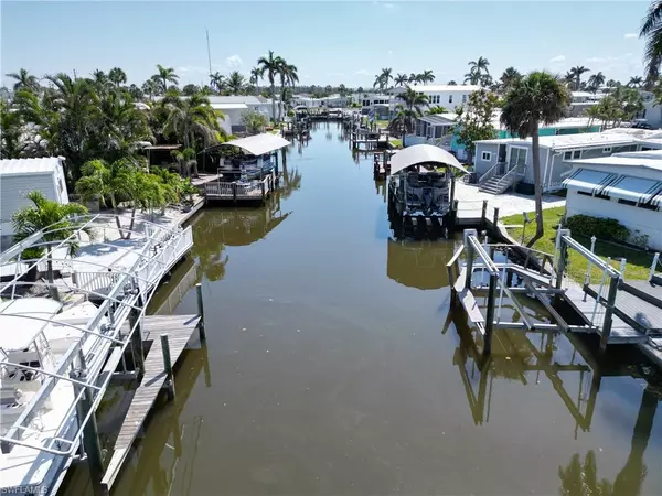 Fort Myers Beach, FL 33931,11370 Bougainvillea LN